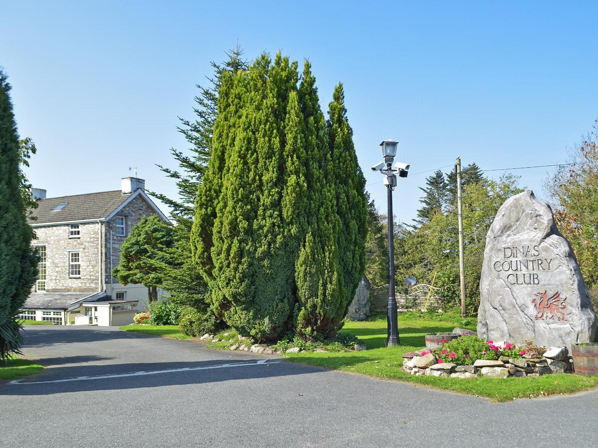 Villa Hay Barn - Dinas Country Club Extérieur photo